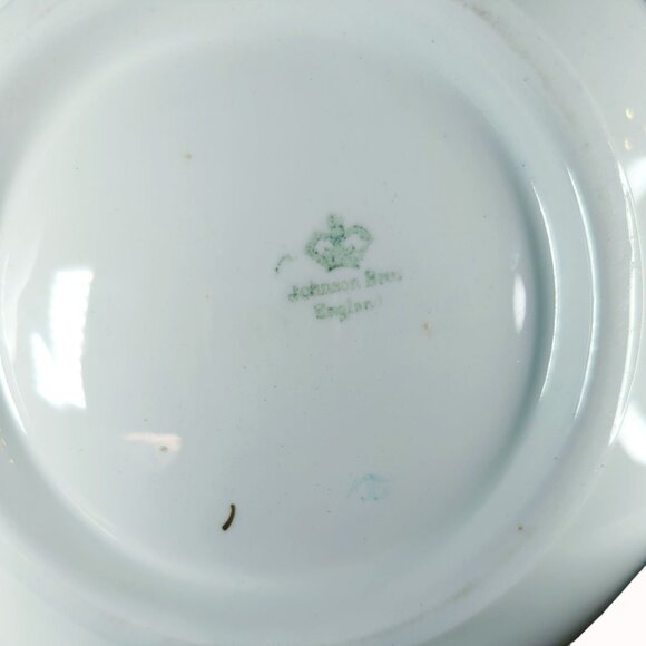 Vintage Johnson Bros England Lidded Ceramic Tureen Serving Bowl - Floral Design - Picture 6 of 8